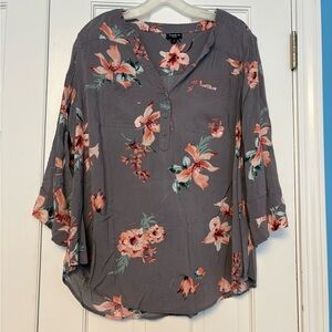 Torrid Harper Challis 3/4 Sleeve Grey Floral Blouse size 1 H5 “Minor Flaw”